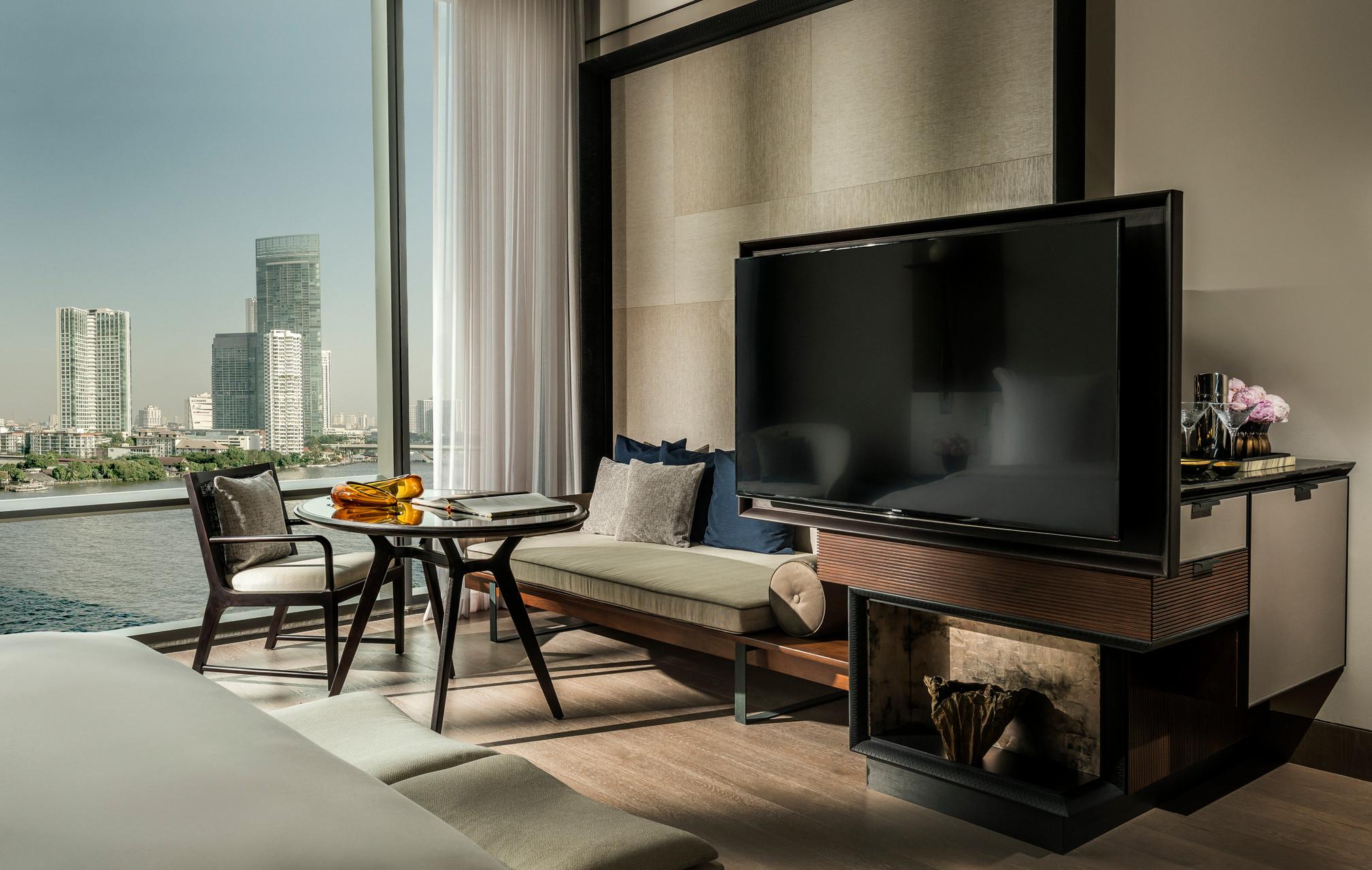 โรงแรมโฟร์ซีซั่นส์ กรุงเทพฯ ริมแม่น้ำเจ้าพระยา โรงแรม กรุงเทพมหานคร