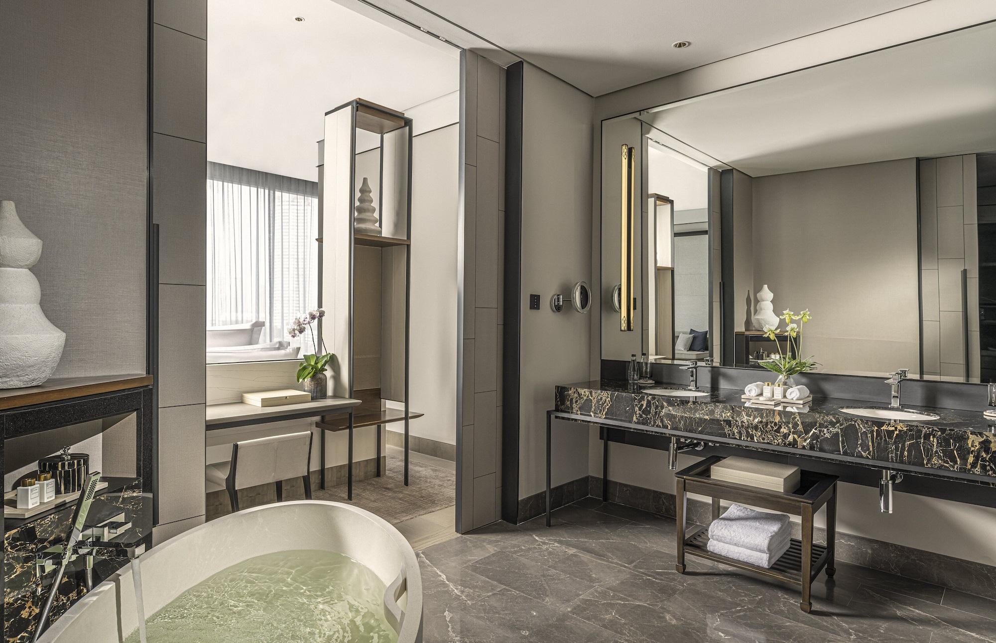 โรงแรมโฟร์ซีซั่นส์ กรุงเทพฯ ริมแม่น้ำเจ้าพระยา โรงแรม 5*