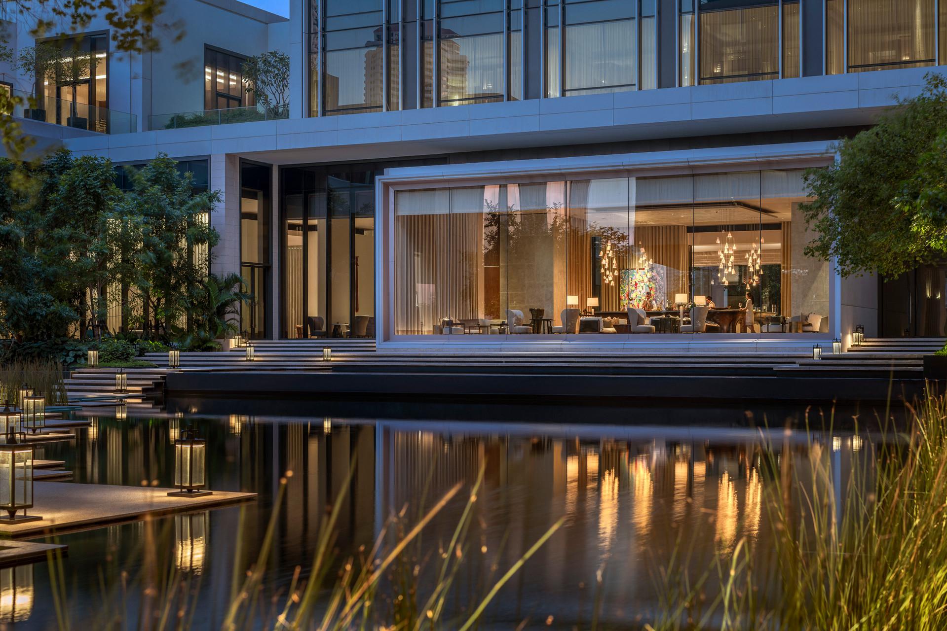 โรงแรม โรงแรมโฟร์ซีซั่นส์ กรุงเทพฯ ริมแม่น้ำเจ้าพระยา กรุงเทพมหานคร
